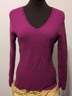 100% Apt. 9 Purple V-Neck Sweater